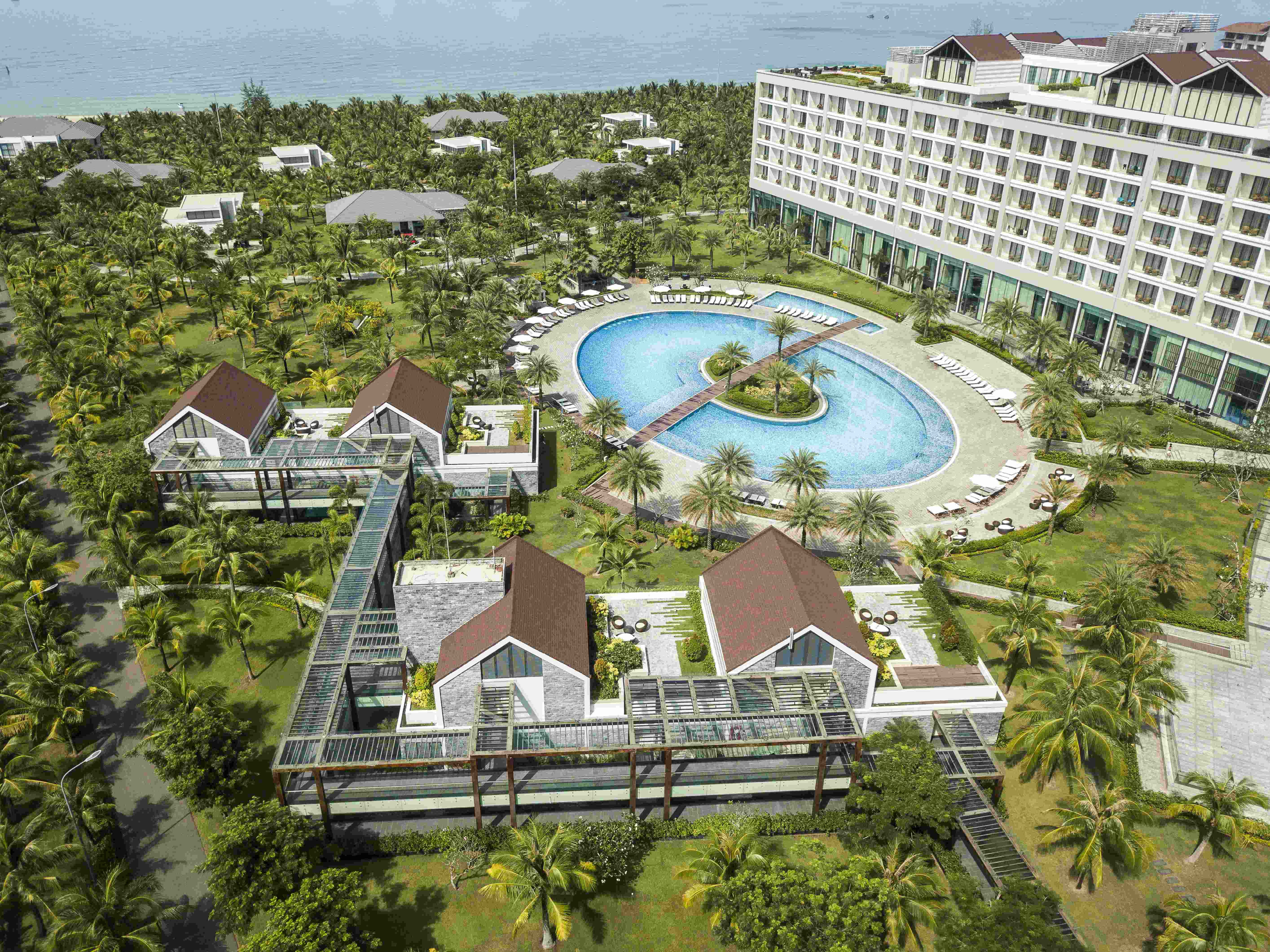Highlight 3D2N Radisson Blu Phu Quoc 5*: Deluxe Room + Buffet Breakfast + Complimentary daily scheduled roundtrip airport transfers on a shared basis for all bookings (After 31 March 2021)